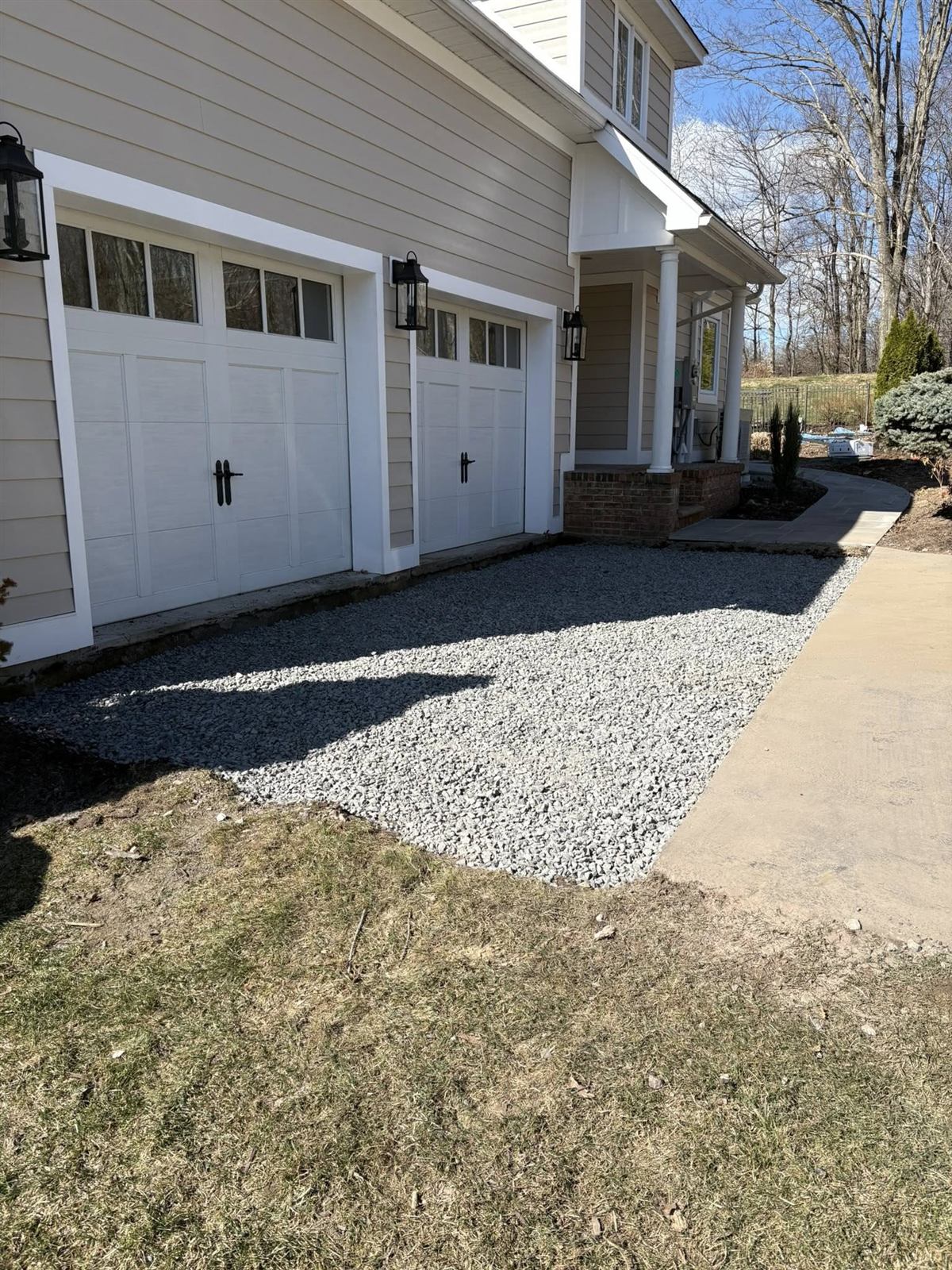 Gravel driveway installation